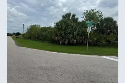379 Findlay Street, Port Charlotte, FL 33954 - Photo 2