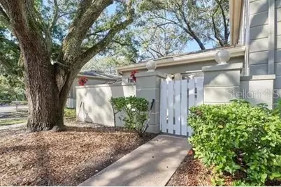 11713 Raintree Drive, Tampa, FL 33617 - Photo 2