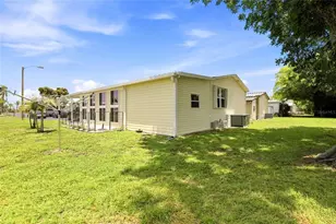 1 Poinsettia Dr, Fort Myers, FL 33905 - Photo 4