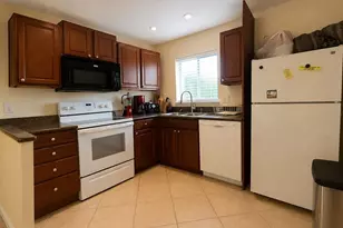 2702 Hidden Lake Dr S, Sarasota, FL 34237 - Photo 6