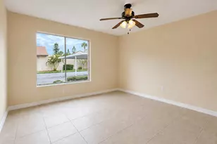 2702 Hidden Lake Dr S, Sarasota, FL 34237 - Photo 8