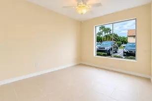 2702 Hidden Lake Dr S, Sarasota, FL 34237 - Photo 6