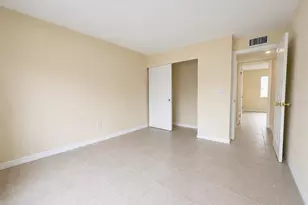 2702 Hidden Lake Dr S, Sarasota, FL 34237 - Photo 10