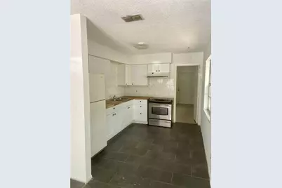 5613 7th Street Court E, Bradenton, FL 34203 - Photo 4