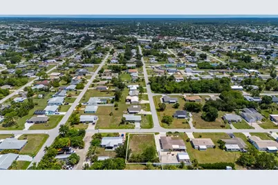 209 Cypress Avenue NW, Port Charlotte, FL 33952 - Photo 10