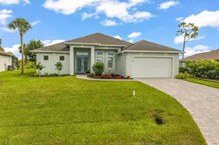 22 Sportsman Cir, Rotonda West, FL 33947 - Photo 1