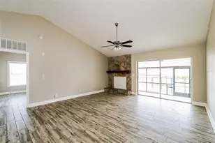 1019 Ridgefield Dr, Valrico, FL 33594 - Photo 2