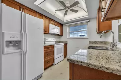 3979 Oakhurst Boulevard #3083, Sarasota, FL 34233 - Photo 12