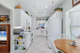 1703 Moon Dr, Venice, FL 34292 - Photo 12