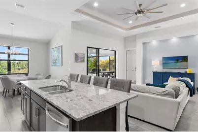 635 NE 7th Terrace, Cape Coral, FL 33909 - Photo 12