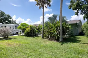 21239 Cottonwood Ave, Port Charlotte, FL 33952 - Photo 4