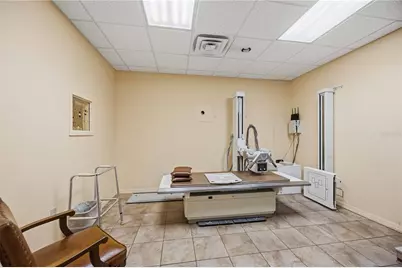 241 Nokomis Avenue S, Venice, FL 34285 - Photo 24