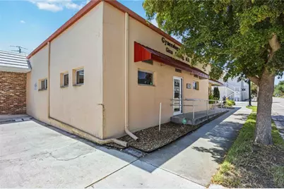 241 Nokomis Avenue S, Venice, FL 34285 - Photo 10