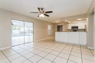 762 Isleton Dr, Brandon, FL 33511 - Photo 2