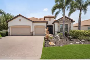 23551 Waverly Cir, Venice, FL 34293 - Photo 2