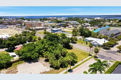 261 E Olympia Avenue, Punta Gorda, FL 33950 - Photo 2