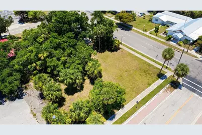 261 E Olympia Avenue, Punta Gorda, FL 33950 - Photo 4