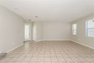 12125 Fox Bloom Ave, Gibsonton, FL 33534 - Photo 10