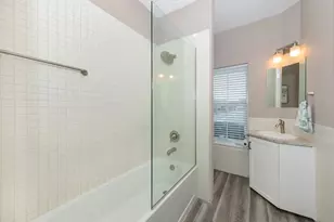 21004 Isola Bella Cir, Venice, FL 34292 - Photo 12