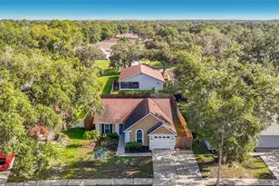 1032 Hardwood Dr, Valrico, FL 33596 - Photo 2