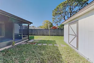 5500 Crissman Dr N, Saint Petersburg, FL 33714 - Photo 20