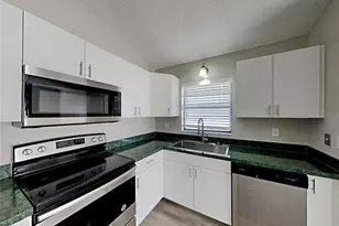 5500 Crissman Dr N, Saint Petersburg, FL 33714 - Photo 6