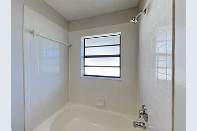 5500 Crissman Drive N, Saint Petersburg, FL 33714 - Photo 14