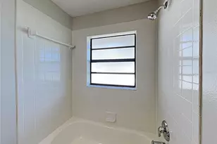 5500 Crissman Dr N, Saint Petersburg, FL 33714 - Photo 14