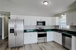 5500 Crissman Dr N, Saint Petersburg, FL 33714 - Photo 4