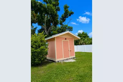 733 Laurel Avenue, Venice, FL 34285 - Photo 4