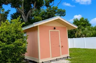 733 Laurel Ave, Venice, FL 34285 - Photo 4