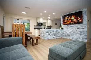 2719 Forest Knoll Dr, Sarasota, FL 34232 - Photo 2