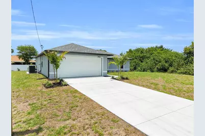 310 NE 9th Terrace, Cape Coral, FL 33909 - Photo 10