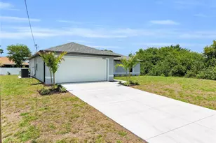310 NE 9th Terrace, Cape Coral, FL 33909 - Photo 10