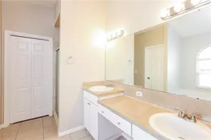 1717 Erin Brooke Dr, Valrico, FL 33594 - Photo 10