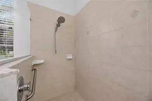 111 Falling Water Dr, Brandon, FL 33511 - Photo 16