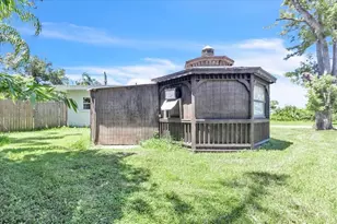 807 Lucille Ave, Nokomis, FL 34275 - Photo 42