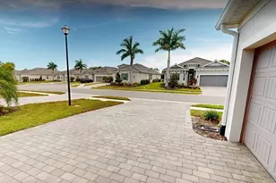 17420 Jadestone Ct, Venice, FL 34293 - Photo 2