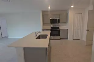 541 Lakeview Ct, Poinciana, FL 34759 - Photo 2