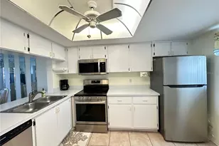 12274 SW Egret Cir, Lake Suzy, FL 34269 - Photo 8