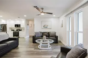 625 E Baffin Dr, Venice, FL 34293 - Photo 4