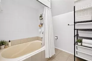 310 Hidden Lake Dr, Brandon, FL 33511 - Photo 14