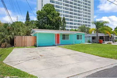 6761 Hibiscus Avenue S, South Pasadena, FL 33707 - Photo 2