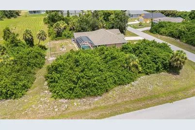 121 Red Cedar Park, Rotonda West, FL 33947 - Photo 2