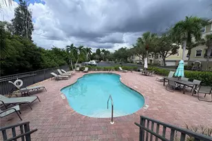 10031 Lake Cove Dr, Fort Myers, FL 33908 - Photo 4