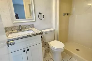 460 Base Ave E, Venice, FL 34285 - Photo 4
