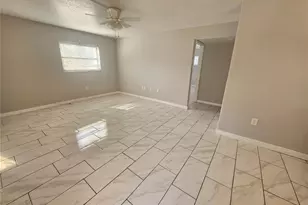 460 Base Ave E, Venice, FL 34285 - Photo 8
