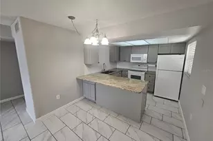460 Base Ave E, Venice, FL 34285 - Photo 6