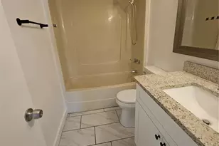 460 Base Ave E, Venice, FL 34285 - Photo 10