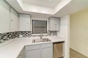 7237 Cloister Dr, Sarasota, FL 34231 - Photo 12